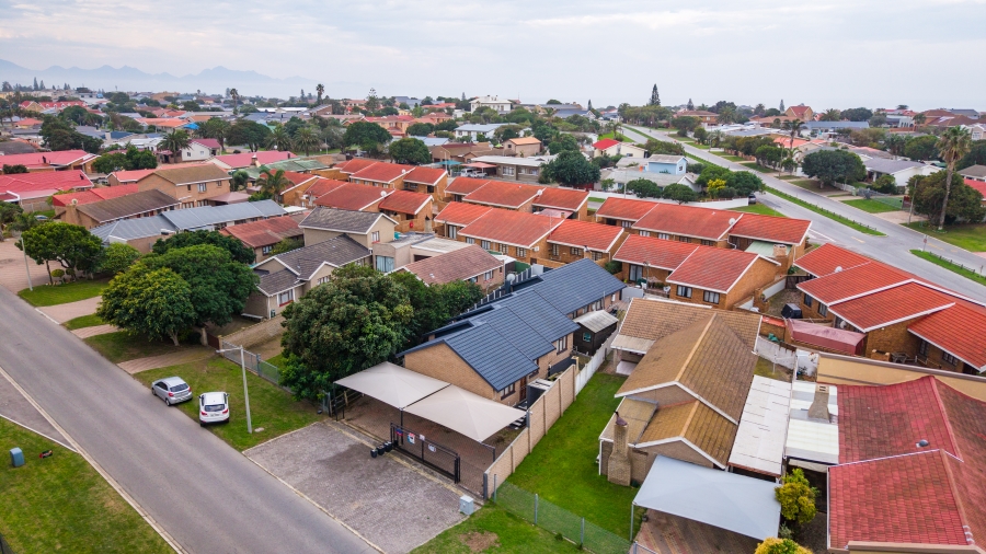 7 Bedroom Property for Sale in Hartenbos Central Western Cape